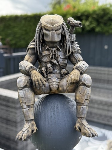 Predator sculpture room - room, decor