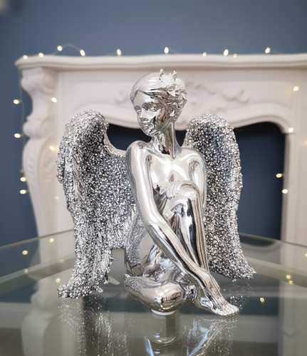 Sitting angel with wide wings - sitting,